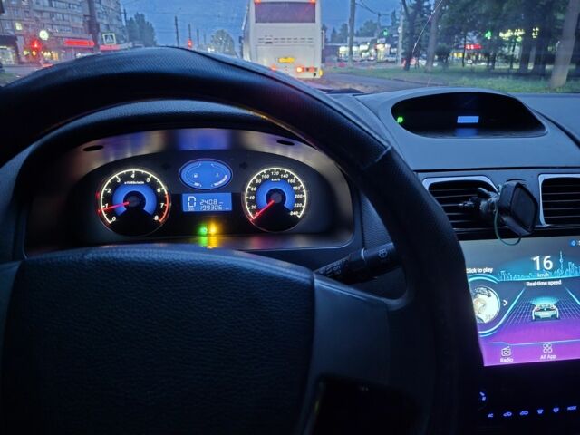 Белый Джили Эмгранд, объемом двигателя 1.8 л и пробегом 2 тыс. км за 4000 $, фото 4 на Automoto.ua