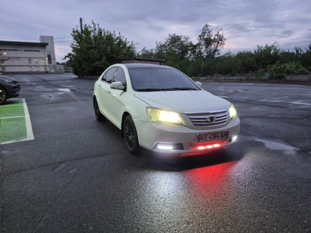 Белый Джили Эмгранд, объемом двигателя 1.8 л и пробегом 2 тыс. км за 4000 $, фото 1 на Automoto.ua