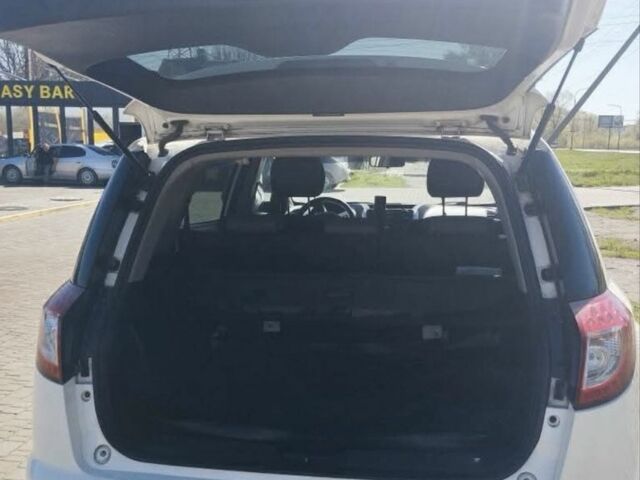 Джили Эмгранд 2014 в Кривом Роге на Automoto.ua Белый Джили Эмгранд, объемом двигателя 1.8 л и пробегом 101 тыс. км за 4999 $, фото 3 на Automoto.ua