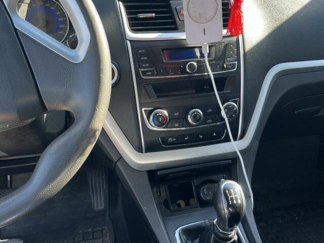 Белый Джили Эмгранд, объемом двигателя 1.5 л и пробегом 110 тыс. км за 5000 $, фото 10 на Automoto.ua