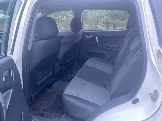 Белый Джили Эмгранд, объемом двигателя 2 л и пробегом 180 тыс. км за 2800 $, фото 5 на Automoto.ua