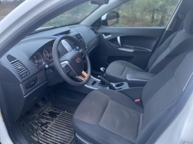 Белый Джили Эмгранд, объемом двигателя 2 л и пробегом 180 тыс. км за 2800 $, фото 4 на Automoto.ua