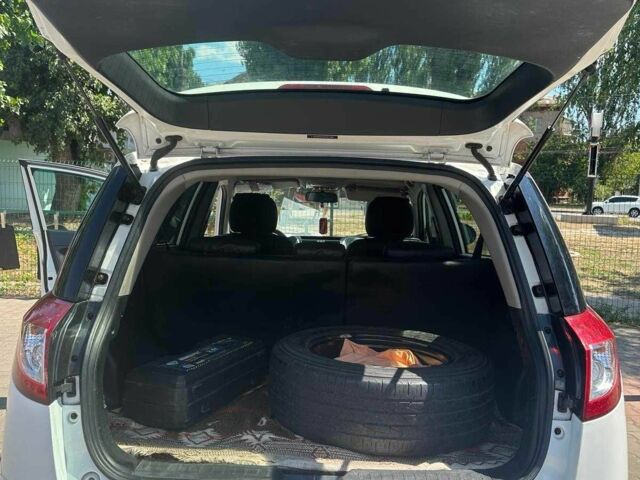 Белый Джили Эмгранд, объемом двигателя 1.8 л и пробегом 181 тыс. км за 6300 $, фото 8 на Automoto.ua