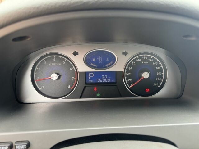 Бежевый Джили Эмгранд, объемом двигателя 1.8 л и пробегом 102 тыс. км за 4100 $, фото 2 на Automoto.ua