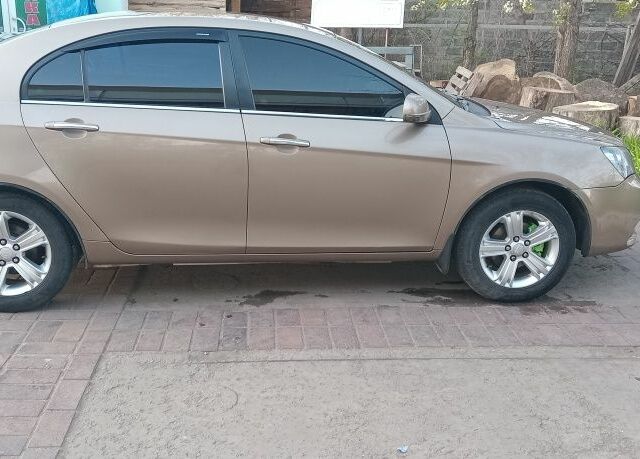 Бежевый Джили Эмгранд, объемом двигателя 1.8 л и пробегом 138 тыс. км за 4850 $, фото 4 на Automoto.ua