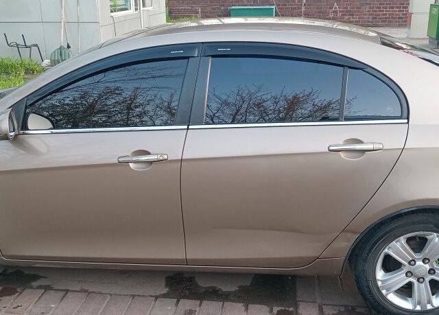 Бежевый Джили Эмгранд, объемом двигателя 1.8 л и пробегом 138 тыс. км за 4850 $, фото 3 на Automoto.ua