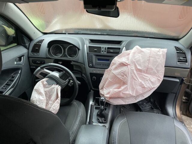 Бежевий Джилі Емгранд, об'ємом двигуна 0 л та пробігом 150 тис. км за 2000 $, фото 5 на Automoto.ua