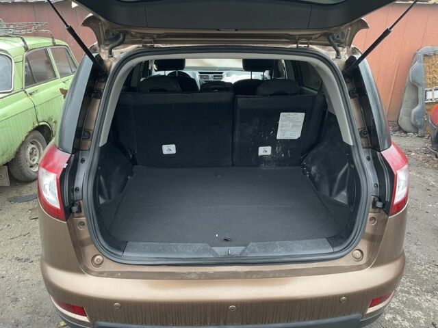 Бежевий Джилі Емгранд, об'ємом двигуна 0 л та пробігом 150 тис. км за 2000 $, фото 4 на Automoto.ua