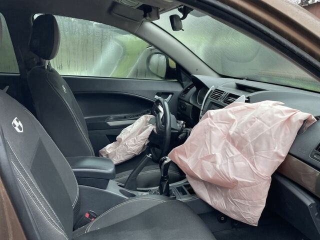 Бежевий Джилі Емгранд, об'ємом двигуна 0 л та пробігом 150 тис. км за 2000 $, фото 7 на Automoto.ua