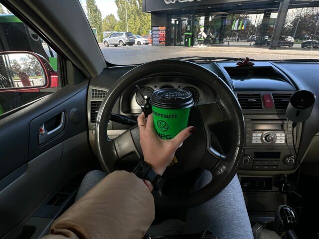 Красный Джили Эмгранд, объемом двигателя 1.8 л и пробегом 200 тыс. км за 3550 $, фото 5 на Automoto.ua