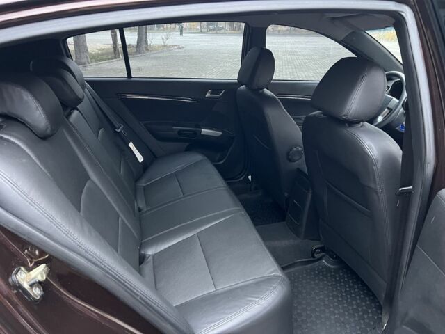 Красный Джили Эмгранд, объемом двигателя 1.8 л и пробегом 81 тыс. км за 4500 $, фото 9 на Automoto.ua