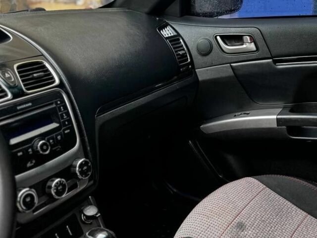 Красный Джили Эмгранд, объемом двигателя 1.8 л и пробегом 253 тыс. км за 3700 $, фото 4 на Automoto.ua