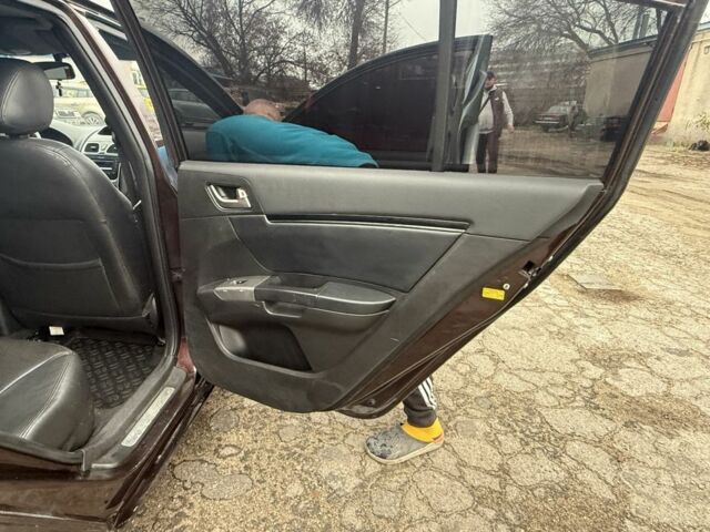 Красный Джили Эмгранд, объемом двигателя 1.5 л и пробегом 180 тыс. км за 3950 $, фото 4 на Automoto.ua