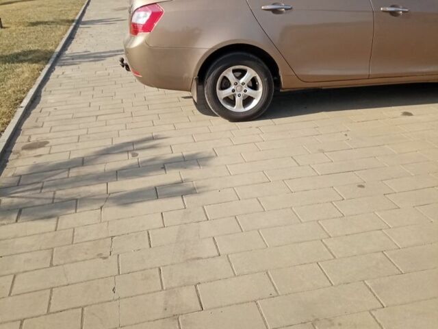 Желтый Джили Эмгранд, объемом двигателя 1.8 л и пробегом 1 тыс. км за 4500 $, фото 6 на Automoto.ua