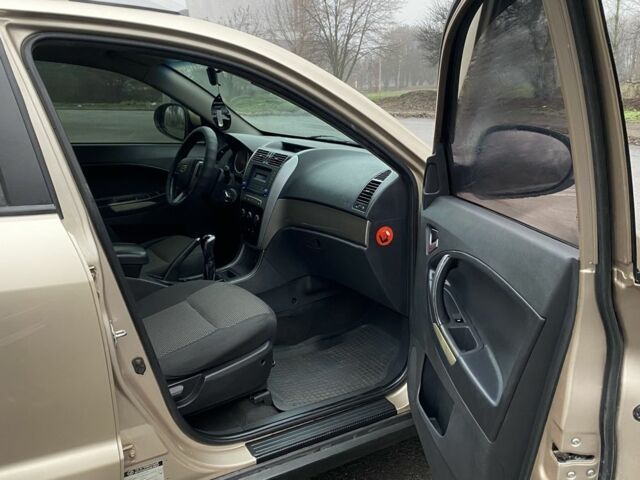 Желтый Джили Эмгранд, объемом двигателя 1.8 л и пробегом 145 тыс. км за 5500 $, фото 10 на Automoto.ua