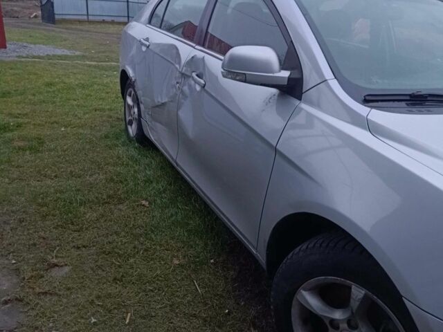 Сірий Джилі Емгранд, об'ємом двигуна 1.5 л та пробігом 133 тис. км за 3000 $, фото 4 на Automoto.ua