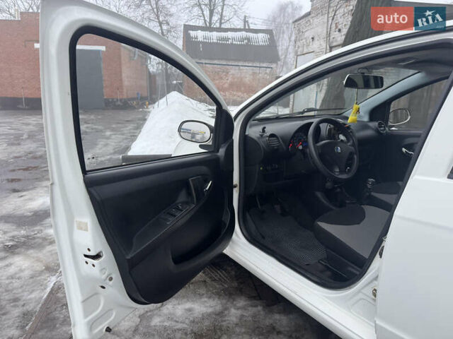 Білий Джилі ГЦ2, об'ємом двигуна 1.34 л та пробігом 80 тис. км за 2900 $, фото 21 на Automoto.ua