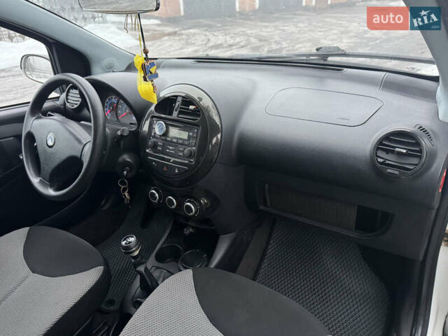 Білий Джилі ГЦ2, об'ємом двигуна 1.34 л та пробігом 80 тис. км за 2900 $, фото 28 на Automoto.ua