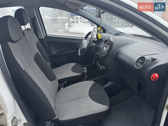 Білий Джилі ГЦ2, об'ємом двигуна 1.34 л та пробігом 80 тис. км за 2900 $, фото 27 на Automoto.ua