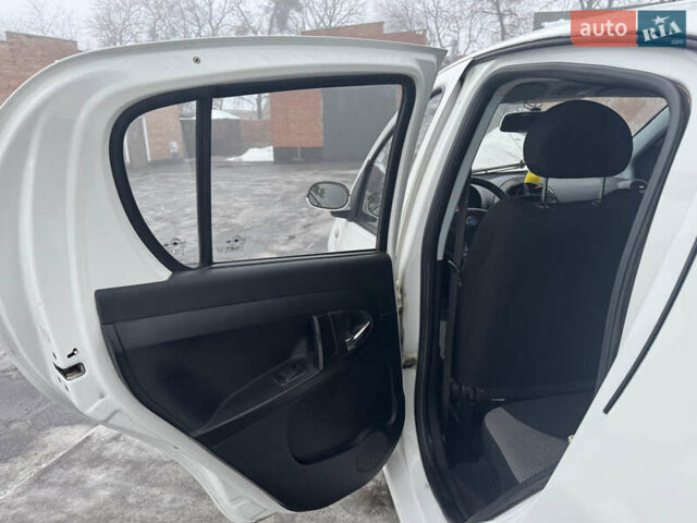 Білий Джилі ГЦ2, об'ємом двигуна 1.34 л та пробігом 80 тис. км за 2900 $, фото 30 на Automoto.ua