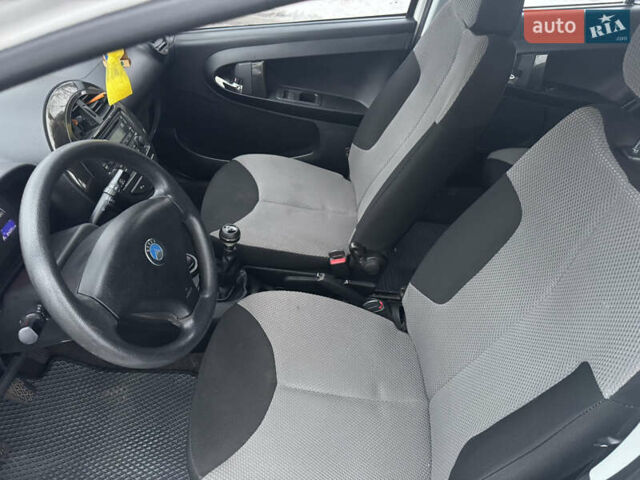 Білий Джилі ГЦ2, об'ємом двигуна 1.34 л та пробігом 80 тис. км за 2900 $, фото 24 на Automoto.ua