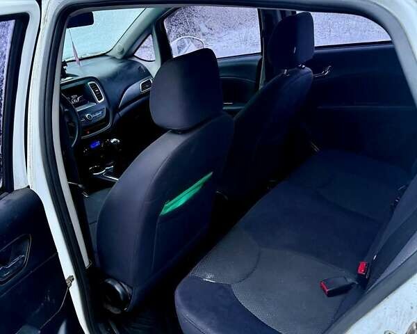 Білий Джилі ГЦ5, об'ємом двигуна 1.5 л та пробігом 84 тис. км за 3700 $, фото 7 на Automoto.ua