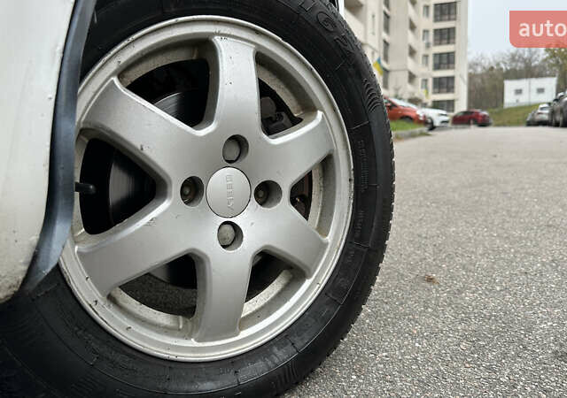 Белый Джили ГХ2, объемом двигателя 1.34 л и пробегом 186 тыс. км за 3500 $, фото 3 на Automoto.ua