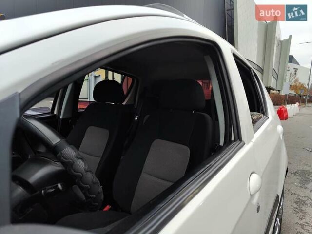 Білий Джилі ГХ2, об'ємом двигуна 1.34 л та пробігом 155 тис. км за 1990 $, фото 3 на Automoto.ua