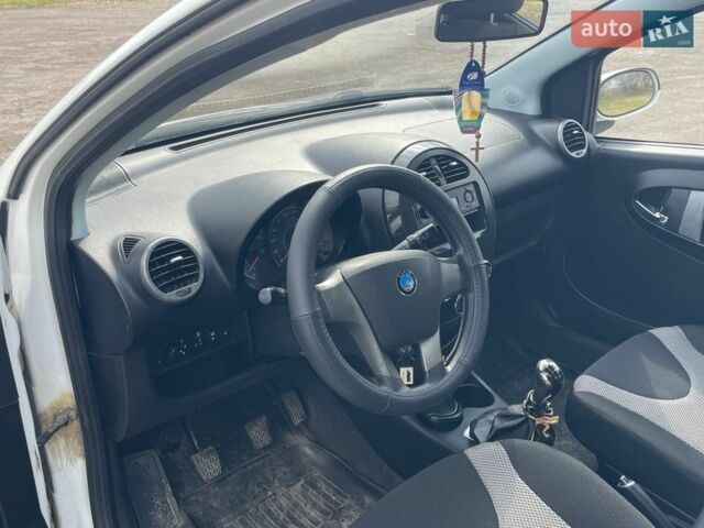 Білий Джилі ГХ2, об'ємом двигуна 1.34 л та пробігом 48 тис. км за 2550 $, фото 12 на Automoto.ua