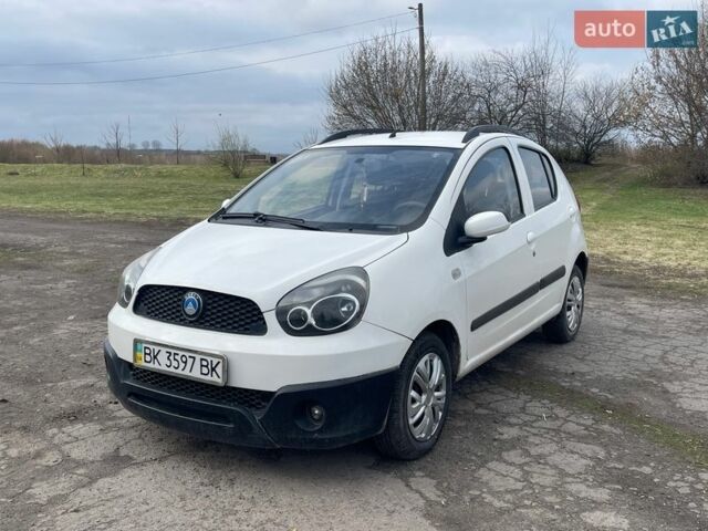 Білий Джилі ГХ2, об'ємом двигуна 1.34 л та пробігом 48 тис. км за 2550 $, фото 3 на Automoto.ua