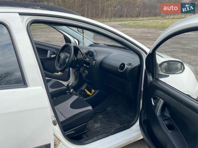 Білий Джилі ГХ2, об'ємом двигуна 1.34 л та пробігом 48 тис. км за 2550 $, фото 8 на Automoto.ua