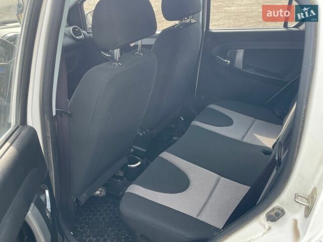 Білий Джилі ГХ2, об'ємом двигуна 1.34 л та пробігом 48 тис. км за 2550 $, фото 11 на Automoto.ua