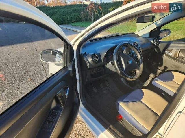 Белый Джили ЛЦ, объемом двигателя 1.34 л и пробегом 69 тыс. км за 4000 $, фото 5 на Automoto.ua