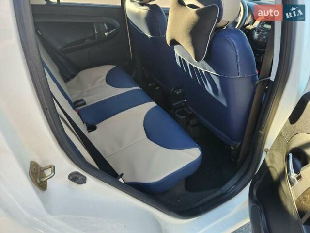 Белый Джили ЛЦ, объемом двигателя 1.34 л и пробегом 69 тыс. км за 4000 $, фото 2 на Automoto.ua