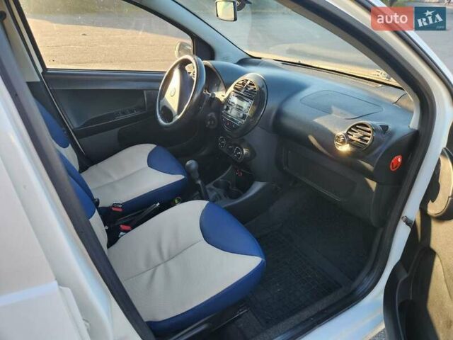 Белый Джили ЛЦ, объемом двигателя 1.34 л и пробегом 69 тыс. км за 4000 $, фото 3 на Automoto.ua