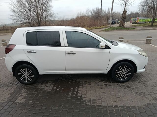 Белый Джили МК Кросс, объемом двигателя 1.5 л и пробегом 170 тыс. км за 2500 $, фото 3 на Automoto.ua