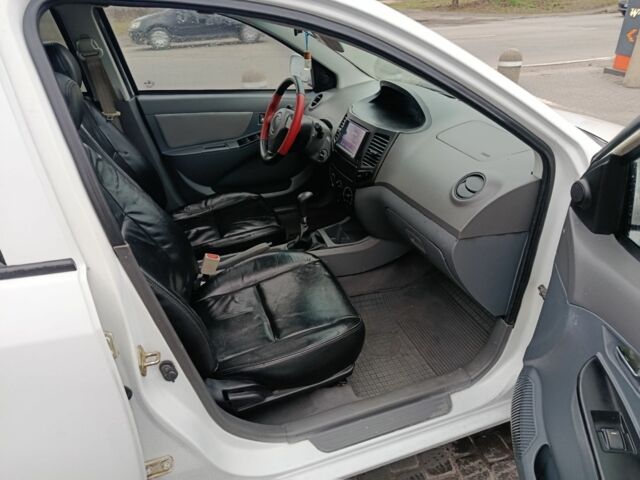 Белый Джили МК Кросс, объемом двигателя 1.5 л и пробегом 170 тыс. км за 2500 $, фото 11 на Automoto.ua