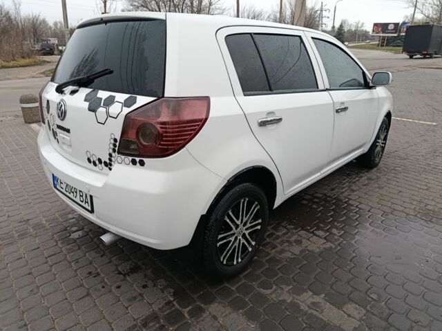 Белый Джили МК Кросс, объемом двигателя 1.5 л и пробегом 170 тыс. км за 2500 $, фото 4 на Automoto.ua