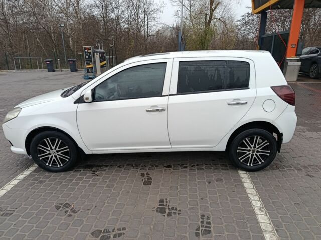 Белый Джили МК Кросс, объемом двигателя 1.5 л и пробегом 170 тыс. км за 2500 $, фото 7 на Automoto.ua