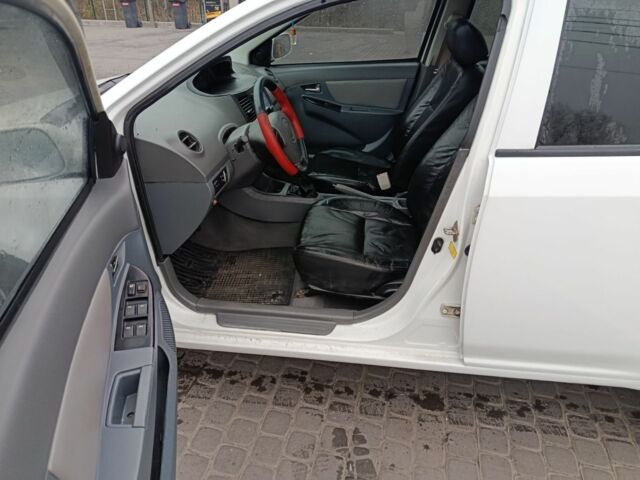 Белый Джили МК Кросс, объемом двигателя 1.5 л и пробегом 170 тыс. км за 2500 $, фото 8 на Automoto.ua