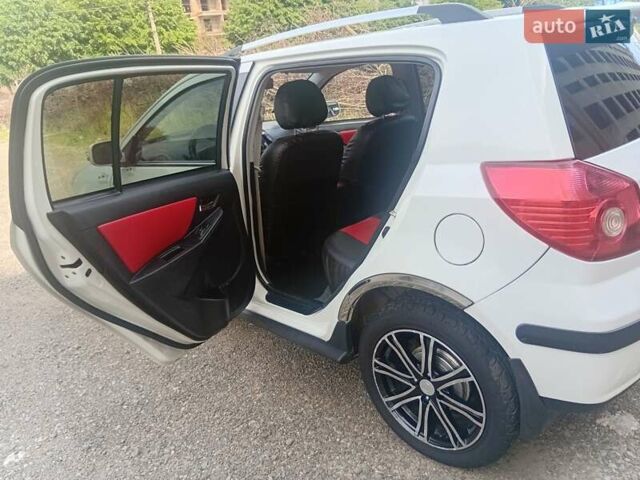 Белый Джили МК Кросс, объемом двигателя 1.5 л и пробегом 56 тыс. км за 5000 $, фото 9 на Automoto.ua