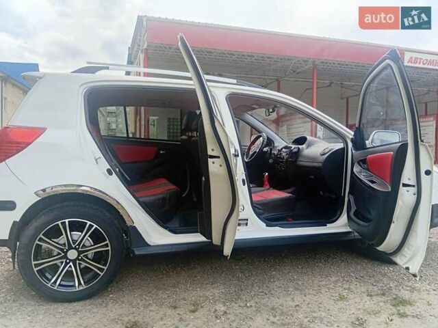 Белый Джили МК Кросс, объемом двигателя 1.5 л и пробегом 56 тыс. км за 5000 $, фото 22 на Automoto.ua