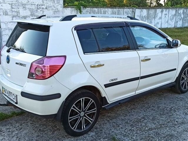 Білий Джилі МК Крос, об'ємом двигуна 1.5 л та пробігом 112 тис. км за 3200 $, фото 1 на Automoto.ua