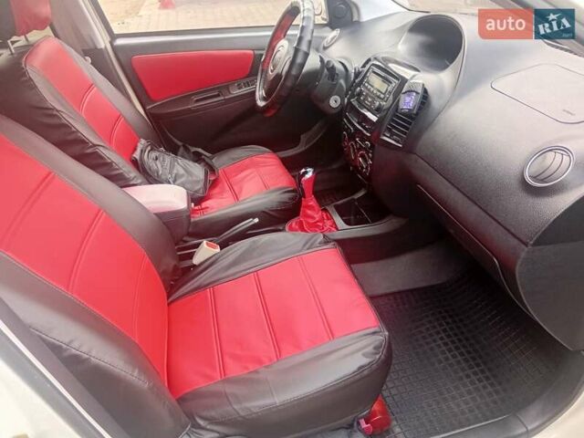 Белый Джили МК Кросс, объемом двигателя 1.5 л и пробегом 56 тыс. км за 5000 $, фото 18 на Automoto.ua