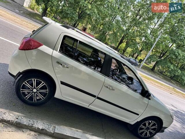 Белый Джили МК Кросс, объемом двигателя 1.5 л и пробегом 138 тыс. км за 3100 $, фото 1 на Automoto.ua