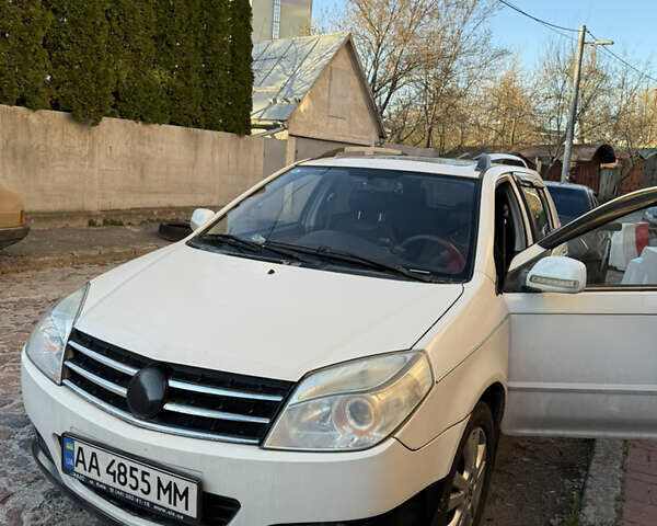 Белый Джили МК Кросс, объемом двигателя 1.5 л и пробегом 190 тыс. км за 2800 $, фото 1 на Automoto.ua