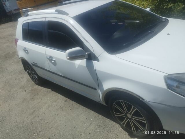 Белый Джили МК Кросс, объемом двигателя 1.5 л и пробегом 277 тыс. км за 2700 $, фото 5 на Automoto.ua