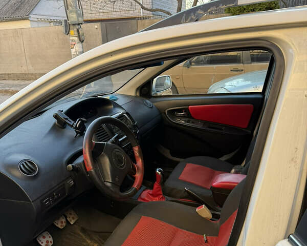 Белый Джили МК Кросс, объемом двигателя 1.5 л и пробегом 190 тыс. км за 2800 $, фото 3 на Automoto.ua