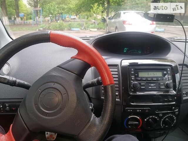 Белый Джили МК Кросс, объемом двигателя 1.5 л и пробегом 56 тыс. км за 4476 $, фото 3 на Automoto.ua