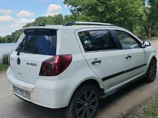 Белый Джили МК Кросс, объемом двигателя 1.5 л и пробегом 125 тыс. км за 1400 $, фото 5 на Automoto.ua